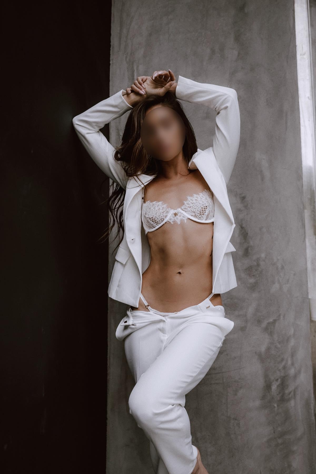 Алиночка проститутка интим салон Питера у метро Гостиный Двор взрослые проститутки салон